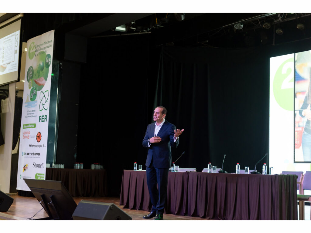 Conferencia magistral. Economía verde y factores geopolíticos
