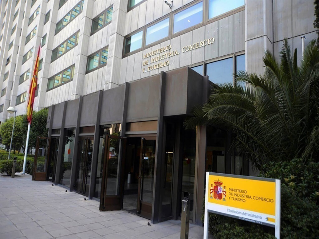 FER y SIGRAUTO se reunieron con la secretaría de la Comisionada Especial para la Competitividad Industrial y de la Pyme